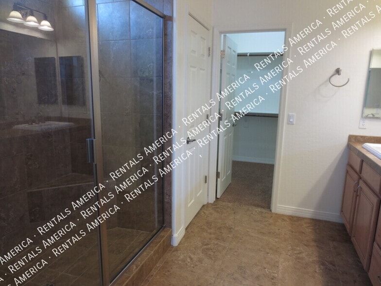 Building Photo - 1133 E Buckingham Ave