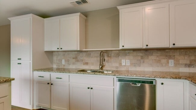 Building Photo - Townhouse for lease!