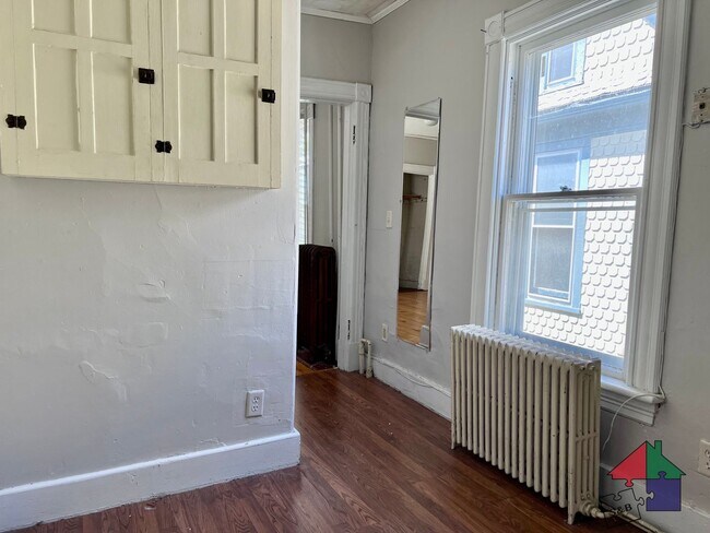 Building Photo - 88 Buell St