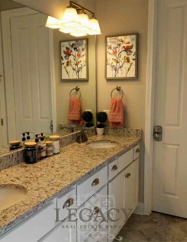 Building Photo - 708 Goswell Dr