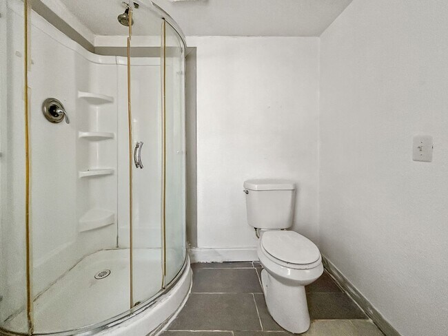 Building Photo - Spacious Tampa Home for Rent | Great Location & Large Yard! 3bed |2bath