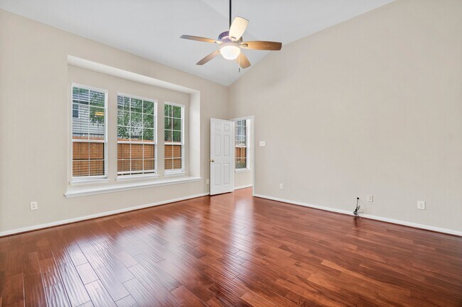 Building Photo - 83 Terraglen Dr