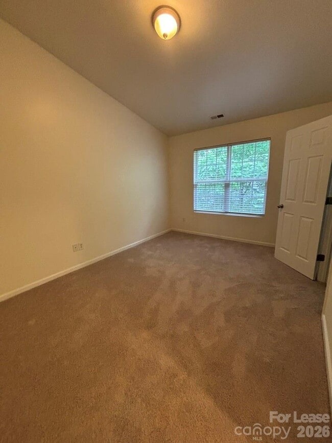 Building Photo - 18 Sharpstone Ln