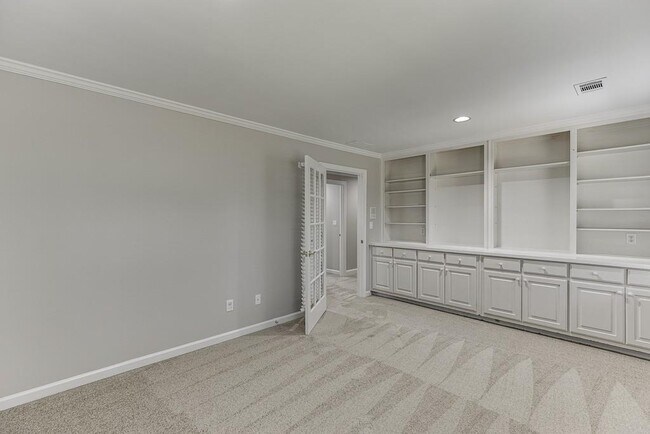 Building Photo - 9345 Riverclub Pkwy