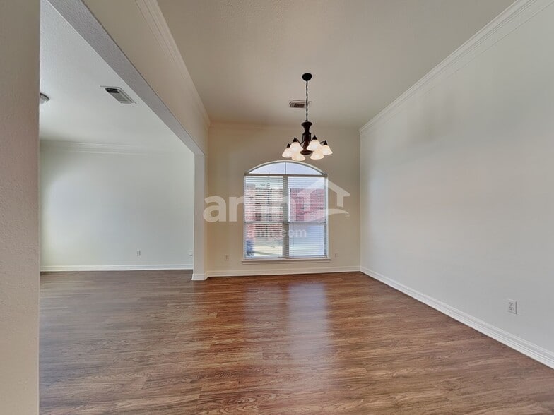 Building Photo - 7722 Heron Lakes Dr