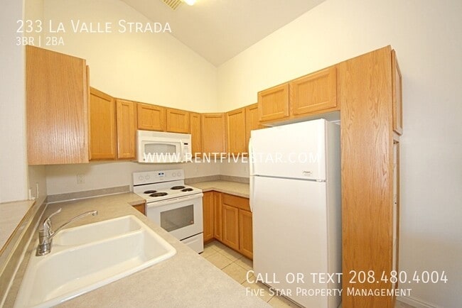 Building Photo - 233 La Valle Strada Ln