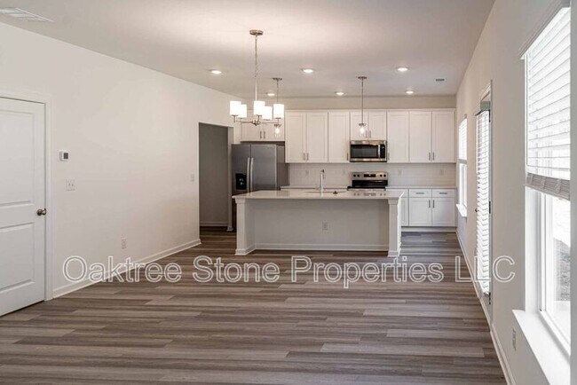 Building Photo - 3378 Skyland Dr