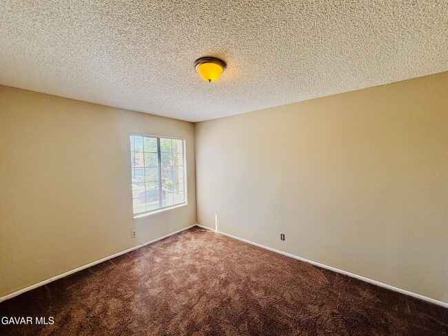 Building Photo - 43242 Cottage Ln