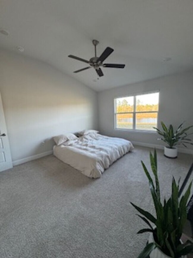 Building Photo - Beautiful 3/2/2 in Sawmill creek community! Lawn care included, water view, community pool...