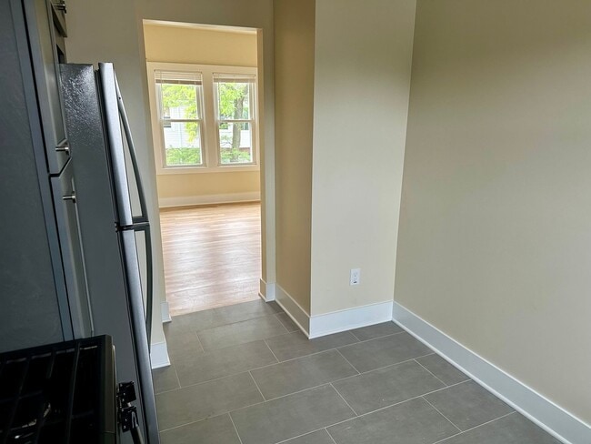 Building Photo - 901-903 E Center St