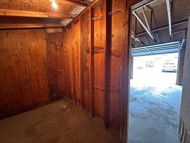 Building Photo - Recently Renovated 1 Bedroom 1 Bath Lower Apartment W/Garage!