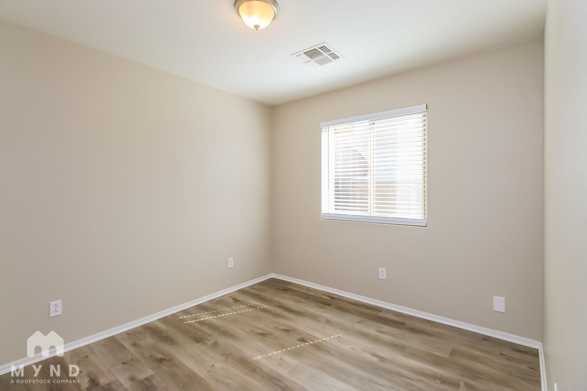 Building Photo - 2576 S Chaparral Rd