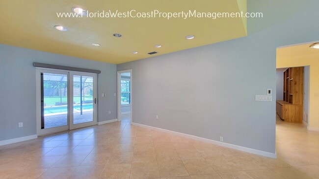 Building Photo - CLASSIC SARASOTA POOL HOME WITH UPDATES AN...