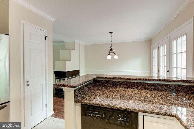 Building Photo - 1264 Quaker Hill Dr
