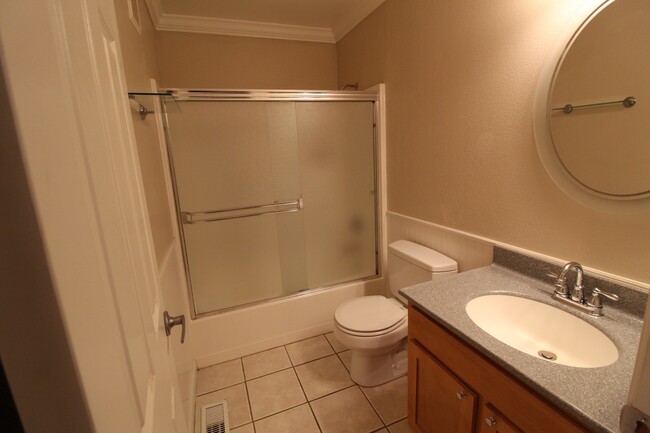 Building Photo - Concord Beautiful 1 bedroom 1 bath condo u...