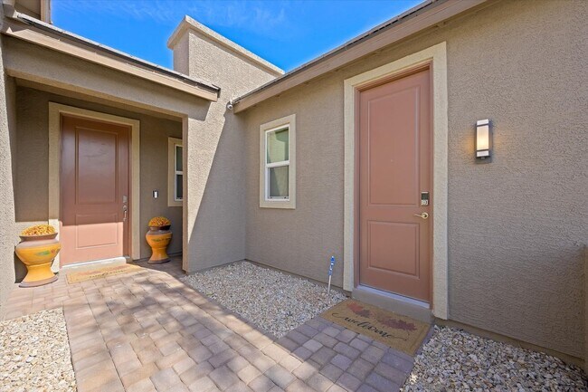 Building Photo - Upgragded 4-Bedroom Home with Casita in Gated Community