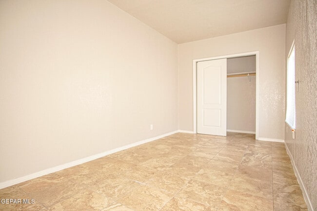 Building Photo - 2862 Grant Ave