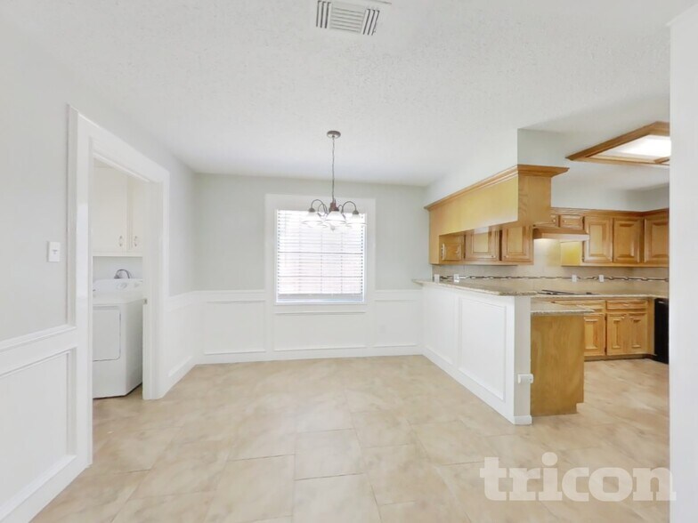 Building Photo - 12134 Quail Creek Dr