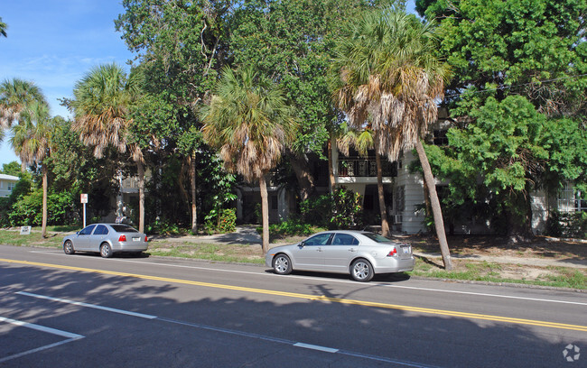 Building Photo - Southern Oaks