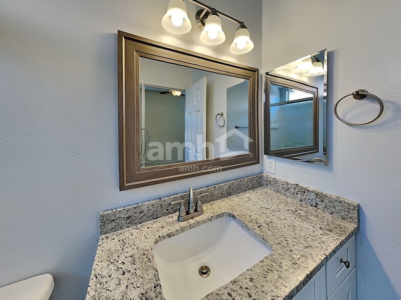 Building Photo - 11320 Harvester