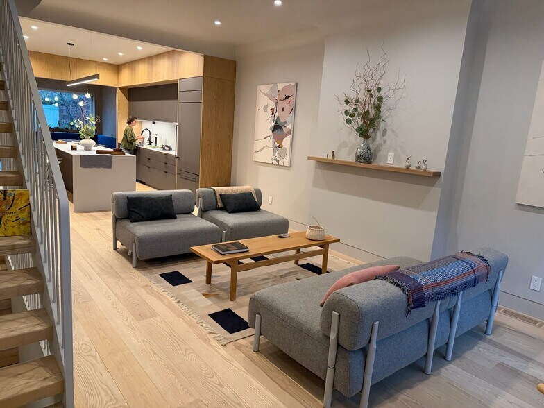 Building Photo - 375 6th Ave