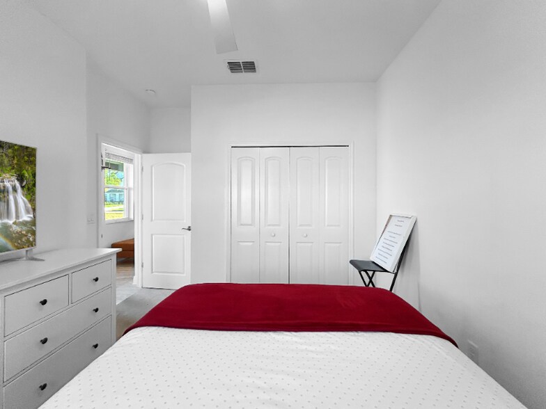 Building Photo - 9714 Provencal Ave