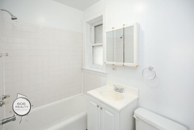 Building Photo - Bright and Sunny Cicero apartments! SPECIAL OFFER!