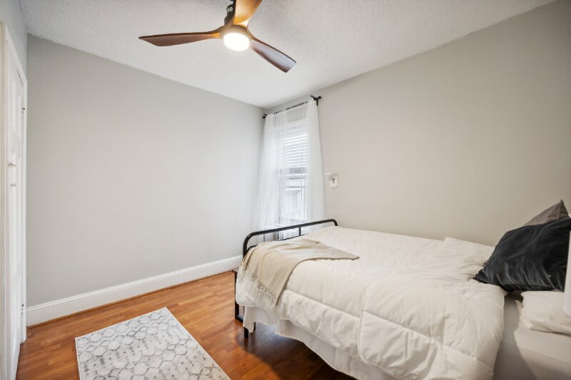 Building Photo - 2812 W Girard Ave