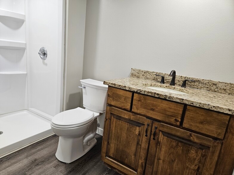 Lower level bathroom - 413 SW Westlawn Dr