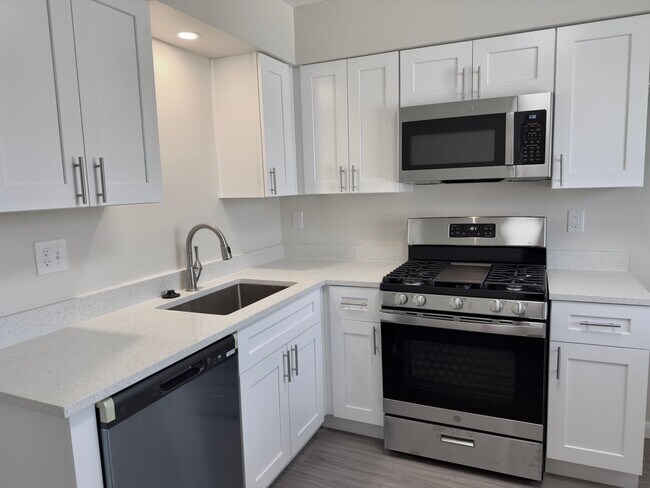 Building Photo - 1614 W Braker Ln