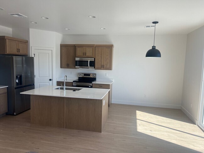 Building Photo - 508 E Heritage Pl