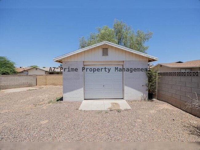 Building Photo - 8616 W Whitton Ave