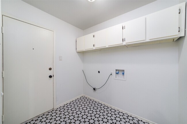 Building Photo - 26 S White Pebble Ct