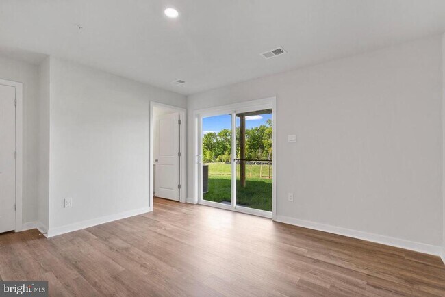 Building Photo - 16525 Green Glade Dr