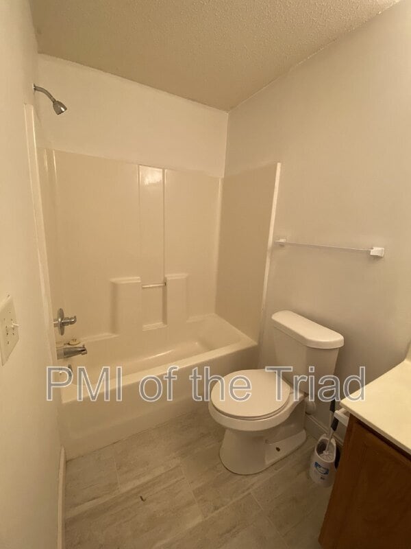 Building Photo - 202 Kinnley Ct