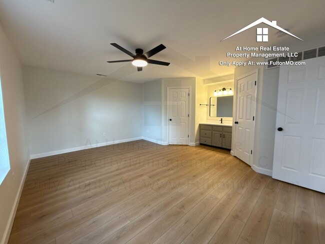 Building Photo - Greystone Court 1011-1013 Duplex