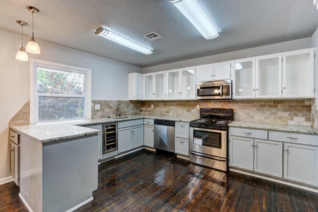 Building Photo - Remodeled Retreat w/ Covered Patio, Front ...