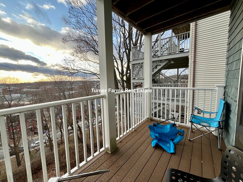 Building Photo - 47 Beech Glen St