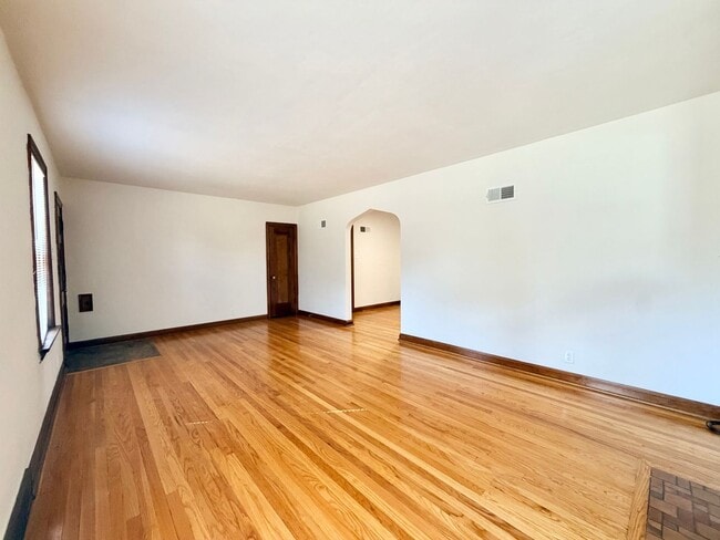 Building Photo - 4734 Locke Ave