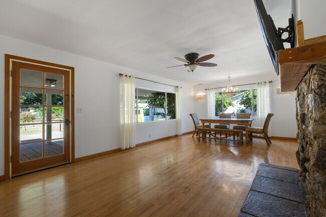 Building Photo - 228 N Pueblo Ave