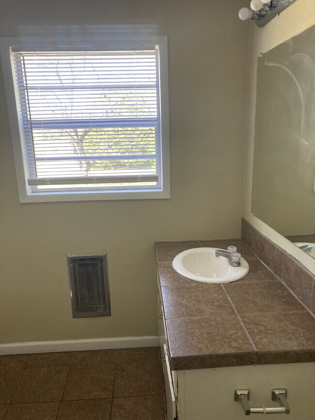 Building Photo - 3-bedroom, 2-bathroom home is located on a dead-end street, offering privacy while still being co...