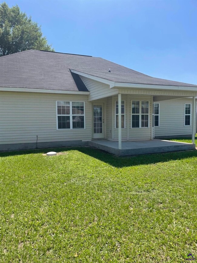 Building Photo - 302 Myles Ln