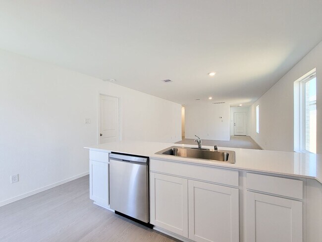 Building Photo - This single-story home shares an open layout between the kitchen, nook and family room for easy e...