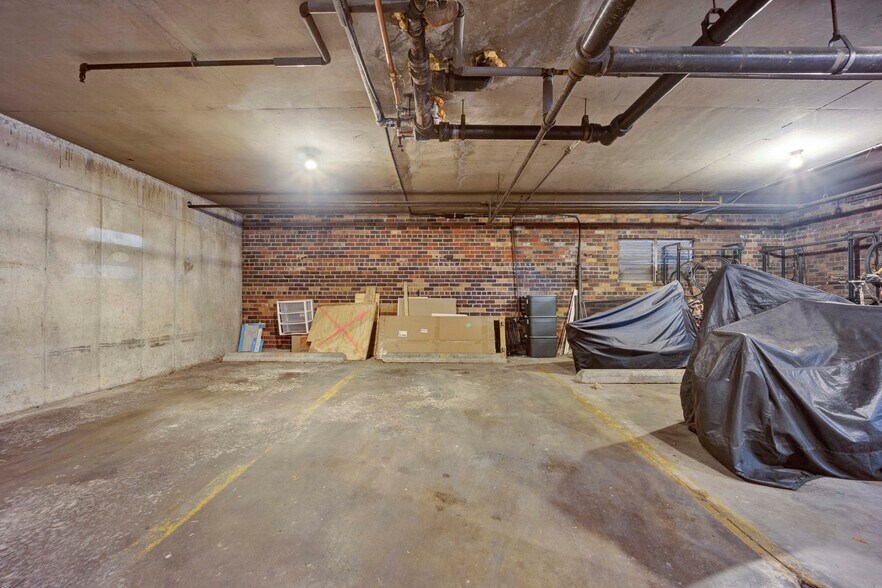 Building Photo - 607 W Wrightwood Ave
