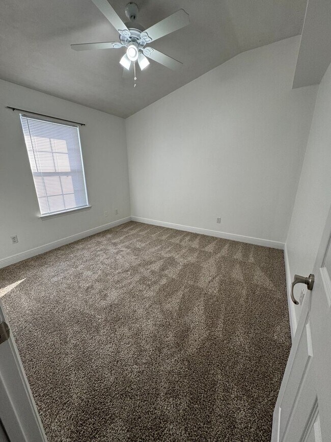 Building Photo - Home For Rent In The Groves Of Summerbrooke