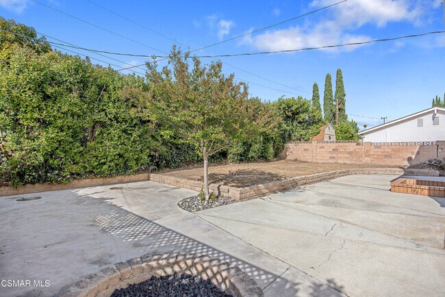 Building Photo - 2087 Rhoda St