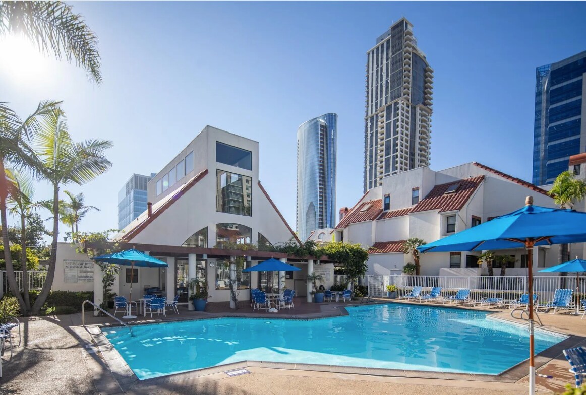 Pool - 701 Kettner Blvd