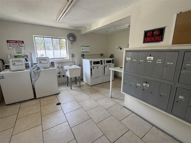 Building Photo - 3602 S Beneva Rd