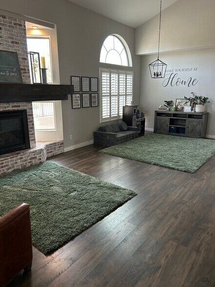Building Photo - 4866 S Emery Cir