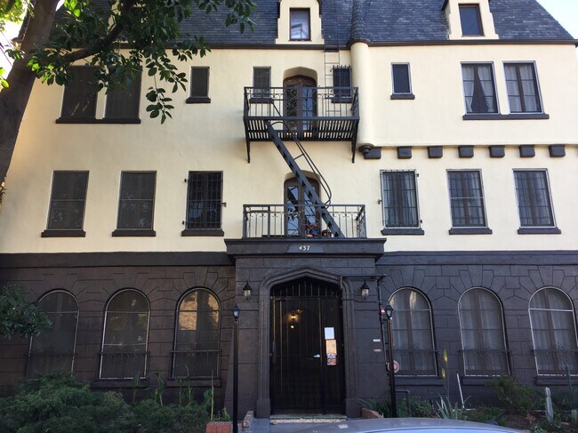 Primary Photo - 437 S Cochran Ave